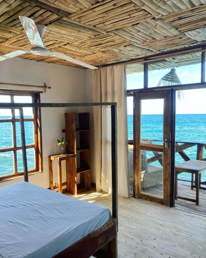 Soul Rebel Lodge & Backpackers Nkhata Bay ภายนอก รูปภาพ