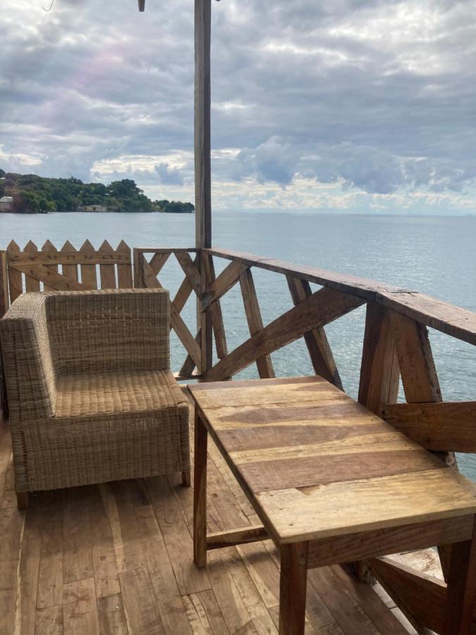 Soul Rebel Lodge & Backpackers Nkhata Bay ภายนอก รูปภาพ