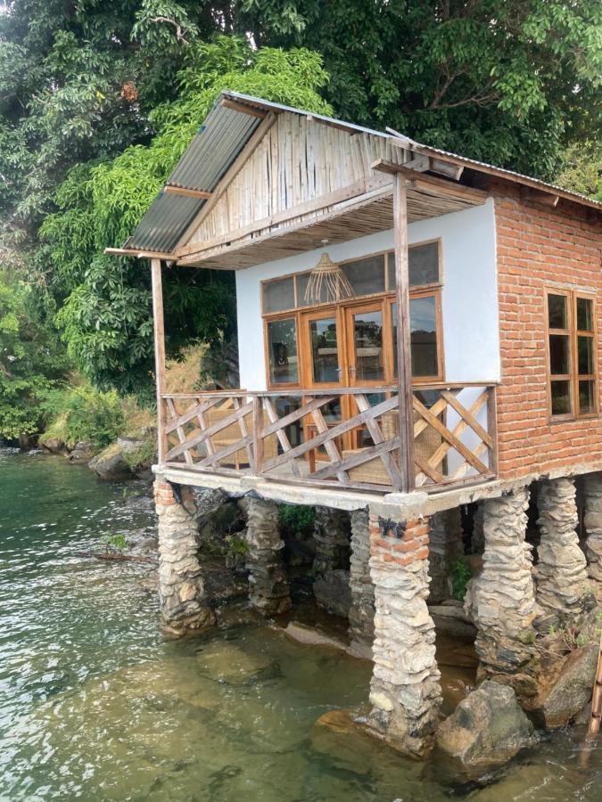 Soul Rebel Lodge & Backpackers Nkhata Bay ภายนอก รูปภาพ