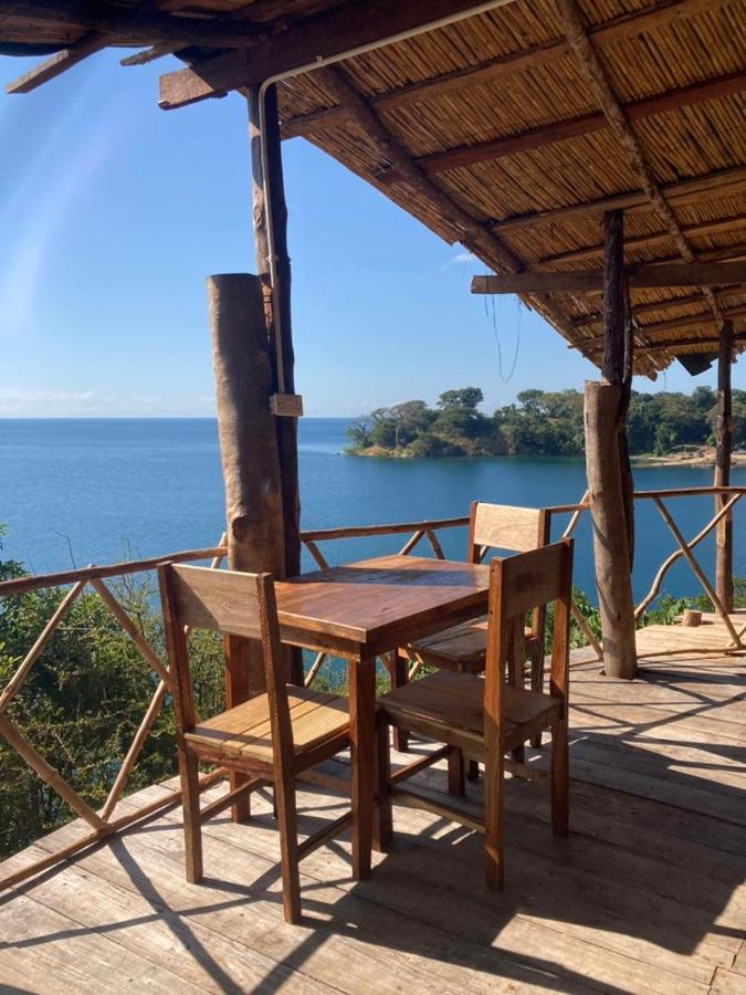 Soul Rebel Lodge & Backpackers Nkhata Bay ภายนอก รูปภาพ