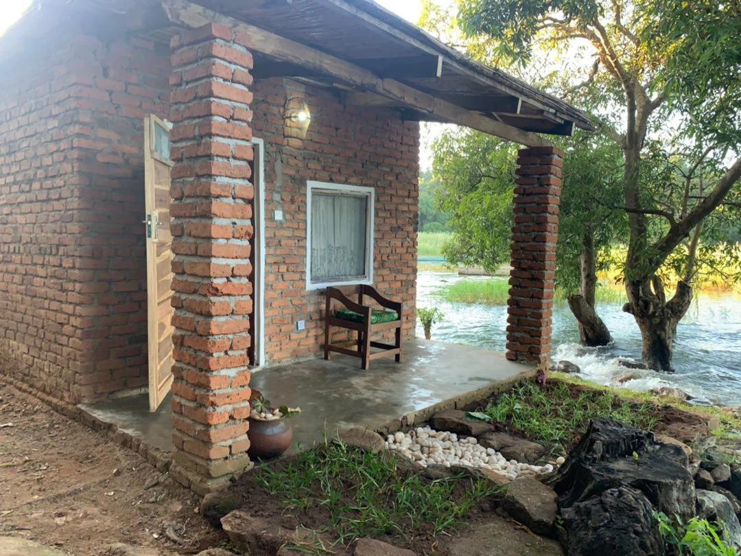 Soul Rebel Lodge & Backpackers Nkhata Bay ภายนอก รูปภาพ